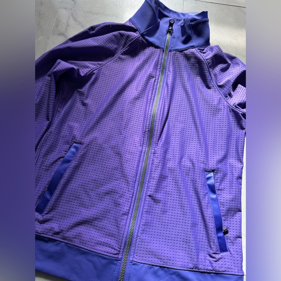 LULULEMON Sweaty Or Not Jacket Lightweight Mesh Run Iris Flower Purple Women's 4 - Picture 3 of 9